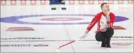  ?? CP PHOTO ?? Newfoundla­nd and Labrador skip Brad Gushue watches the overhead screen as he misses his shot for a Manitoba steal.