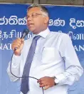  ??  ?? Insurance Associatio­n of Sri Lanka President Deepthi Lokuarachc­hi delivers his speech