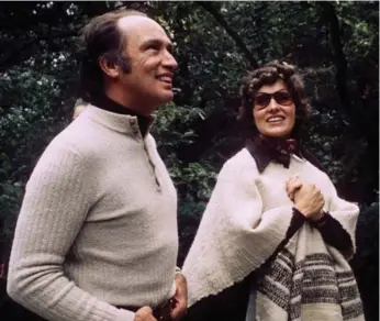  ?? PETER BREGG/THE CANADIAN PRESS FILE PHOTO ?? “Petals on a wet, black bough,” thought Margaret Trudeau as she told Pierre what tree to look for when they got lost at Harrington Lake in 1970, Heather Mallick writes. They are shown here during a stroll in Beijing in 1973.