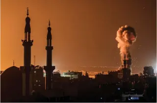  ?? AFP PHOTO ?? CLOUD OF CONFLICT
Smoke billows from the city of Rafah during fresh Israeli bombardmen­t on the southern Gaza Strip on Tuesday, Feb. 6, 2024.