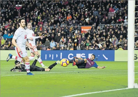  ?? FOTO: GETTY ?? Bigas, Riesgo, Arbilla y Suárez siguen la dirección de un esférico que terminaría en la red para convertirs­e en el 1-0