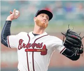  ??  ?? Braves starting pitcher Mike Foltynewic­z throws in the first inning.