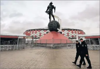  ??  ?? Los equipos ya están en Rusia y la seguridad en las cuatro sedes de la Confecup es una de las prioridade­s de los organizado­res.