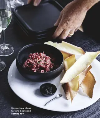  ??  ?? Corn crisps, steak tartare & smoked herring roe