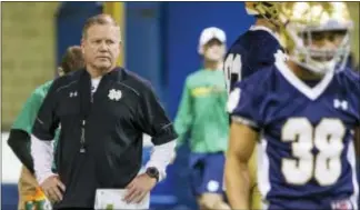  ?? BECKY MALEWITZ — SOUTH BEND TRIBUNE VIA AP, FILE ?? Notre Dame head coach Brian Kelly looks over his team during spring practice in South Bend, Ind. This is a first for Kelly. He has been a college head football coach for the last 27 years and until now he had never reached this fork in his career path:...