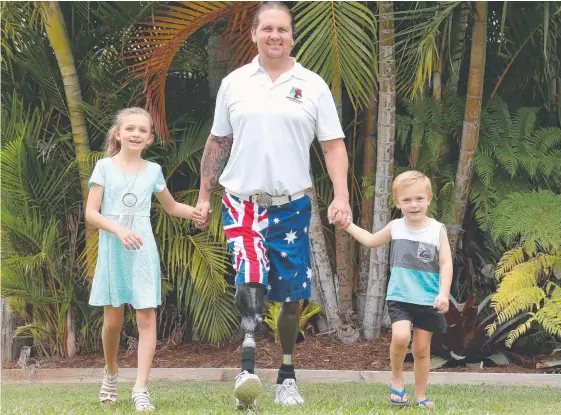  ?? Picture: REGI VARGHESE ?? Bali bombing survivor Ben Tullipan with his children Sheridan and Rory. Ben says he was ‘one of the lucky ones’.