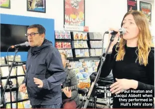  ??  ?? Paul Heaton and Jacqui Abbott when they performed in Hull’s HMV store