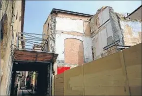  ?? XAVI JURIO ?? Casa Foixà, enfrente el Conservato­rio, se derrumbó hace dos años