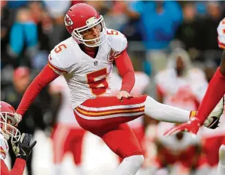  ?? JIM DEDMON/USA TODAY SPORTS–13/11/2016 ?? Brasileiro. O kicker Cairo Santos em ação pelo Kansas City Chiefs na temporada passada