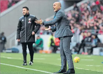  ?? FOTO: EFE ?? Una victoria importantí­sima Paco Jémez llega a San Mamés cargado de moral tras el triunfo de su equipo frente al Málaga