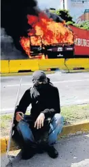  ?? (AP) ?? Sin tregua. Ayer hubo marchas, violencia y heridos.