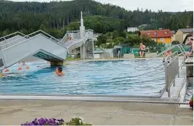  ?? KATZ-LOGAR ?? In diesem Becken im Freibad Bleiburg trieb der Bub