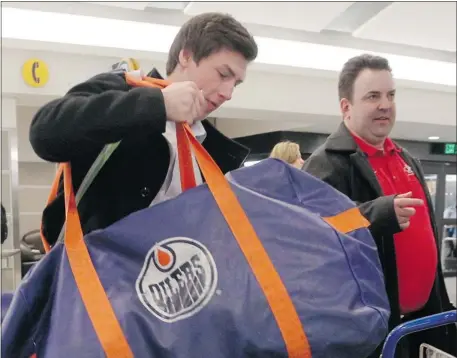  ?? Colleen De Neve/ Calgary Herald ?? Canadian World Junior Team hopeful Ryan Nugent-Hopkins arrives at Calgary airport on Monday in advance of the team selection camp this week.