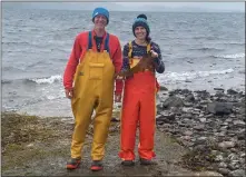  ?? ?? Seaweed expert Dr Kyla Orr and colleague Alex Bell