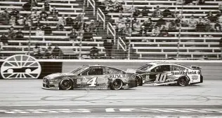  ?? Larry Papke / Associated Press ?? Kevin Harvick (4) edged out Aric Almirola (10) in back-to-back finishes at Texas Motor Speedway last November. The hot, humid conditions for today’s race play right into Harvick’s hand.