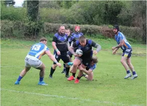  ??  ?? Captain Brandon Ball in action for Bath Gladiators as they were beaten by Devon Sharks, below, Kyle Armstrong, left, Cieren Chester