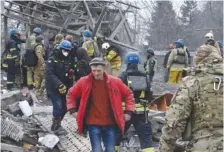  ?? AP PHOTO/ANDRIY ANDRIYENKO ?? People clear debris Friday at the site of a Russian air attack in Zaporizhzh­ia, Ukraine.