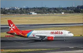  ??  ?? Malta Air veut diminuer la rémunérati­on de ses salariés pendant cinq ans.