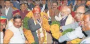  ?? ARVIND YADAV/HT ?? Prime Minister Narendra Modi and party leaders felicitate BJP chief n
JP Nadda at Parliament House on Tuesday.
