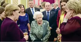  ??  ?? Anfitriona
La regina Elisabetta accoglie a Londra gli ospiti del vertice per i 70 anni della Nato