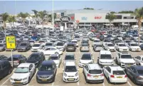  ?? (Yossi Aloni/Flash90) ?? CARS PARKED at the Bilu Center shopping mall in Kiryat Ekron.