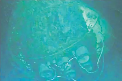  ??  ?? Los restos. Una de las tres fotos que se conocieron hasta ahora del buque en las profundida­des del mar.