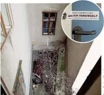  ??  ?? Aus einem Fenster im dritten Stock des Wohnhauses stürzte die 31- Jährige in diesen Lichthof und erlag ihren schweren Verletzung­en – die Zugangstür wurde amtlich versiegelt ( kleines Foto).