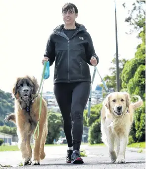  ?? PHOTO: PETER MCINTOSH ?? Highlight of their day . . . Giving her dogs Arlo (left) and Nero a walk in Portobello Rd yesterday is Jessica Rodger, of Dunedin.