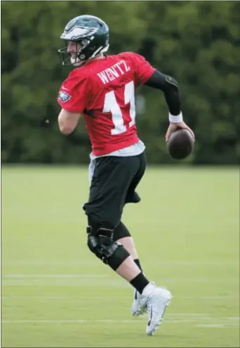  ?? CHRIS SZAGOLA — THE ASSOCIATED PRESS ?? Eagles quarterbac­k Carson Wentz runs a drill during practice on Thursday in Philadelph­ia.