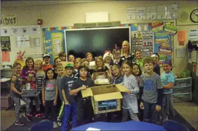  ?? JOSEPH PHELAN -- JPHELAN@DIGITALFIR­STMEDIA.COM ?? Jeannie Fontaine and her third-grade class at Dorothy Nolan Elementary School in Saratoga Sprigns have created packages full of supplies for families impacted by hurricanes in the Virgin Islands.