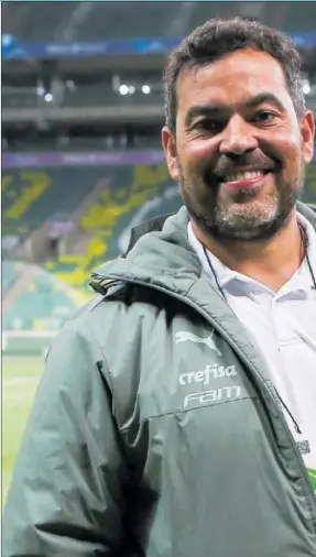  ?? ?? João Paulo Sampaio posa sonriente en el estadio de Palmeiras, en una imagen de