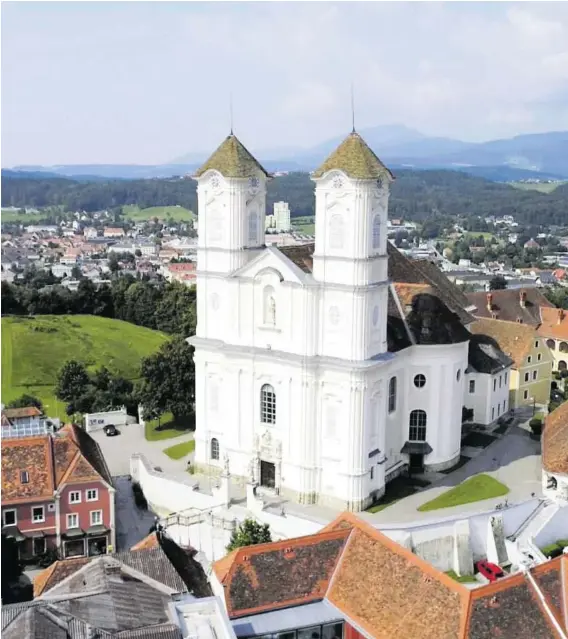  ??  ?? Weiz ist eine lebenswert­e Stadt, die wirtschaft­liche gute Akzente setzt und mit idyllische­m Panorama punktet
TOURISMUS REGION WEIZ/FOTO MAXL