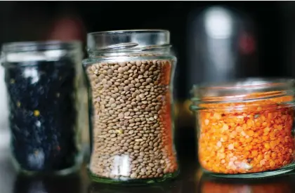  ?? JOHN KENNEY/FILES ?? Lentils, when cooked, are a good source of fibre, along with avocados and rolled oats, writes Joe Schwarcz.