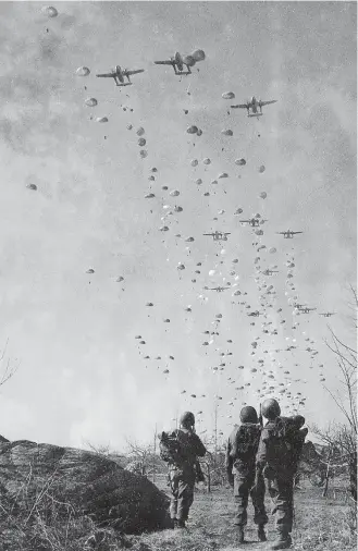  ?? FOTOS LUCIANO CARNEIRO ?? ‘Operação Tomahawk’. Primeira matéria como correspond­ente na guerra da Coreia, em 1951