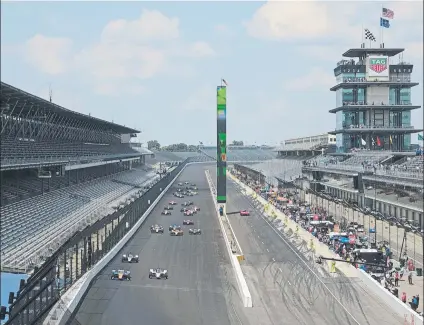  ?? FOTOS: AP/GETTY ?? La Indy500 2020 será recordada como la más atípica, con la esperanza de que las próximas ediciones puedan celebrarse de nuevo con las gradas llenas y su programa habitual, si la Covid-19 lo permite