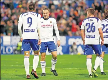  ??  ?? PROVIDENCI­AL. Jorge Pombo celebra el gol de la victoria frente al Rayo Vallecano.