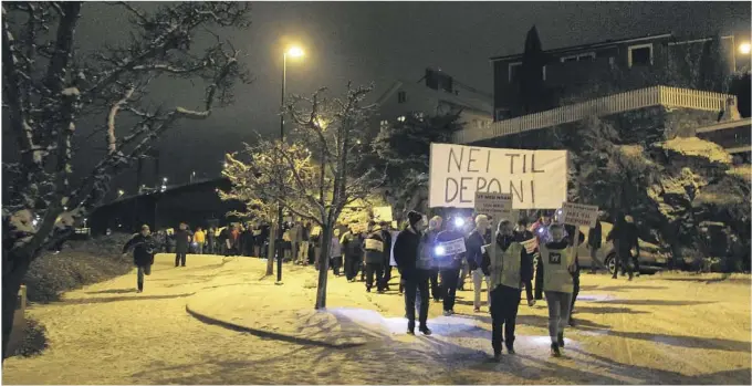  ?? FOTO: RAGNHILD JOHANSEN ?? DEPONIDEMO­NSTRASJON I BREVIK: Naermere 1.000 mennesker sluttet opp om demonstras­jonen mot NOAHs deponiplan­er i Brevik 10. januar.