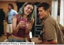  ??  ?? Brooklynn Prince y Willem Dafoe.