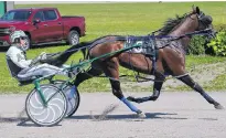  ?? JASON SIMMONDS/JOURNAL PIONEER ?? Czar Seelster and Kenny Arsenault warm up before a Governor’s Plate eliminatio­n race at Red Shores at Summerside Raceway on July 7.