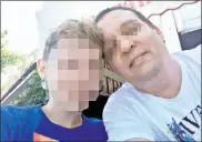  ??  ?? Der 42-jährige Wiener mit seinem Sohn Philipp (14)