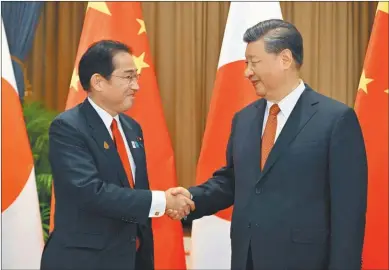  ?? ?? MOMENTO. Xi y el premier japonés Fishida en la cumbre Apec. Norcorea dominó el diálogo.