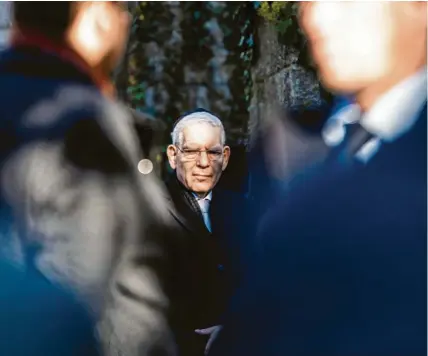  ?? Foto: Ivana Biscan ?? Josef Schuster am Volkstraue­rtag auf dem jüdischen Friedhof in Würzburg.