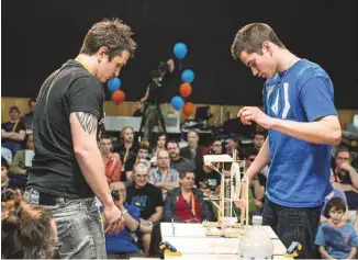  ?? CHRISTIAN LEDUC ?? Deux participan­ts à l’édition 2013 du concours Science, on tourne!