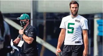  ??  ?? Joe Flacco se prepara para enfrentar a los Cardenales