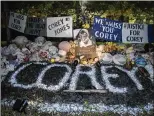  ?? ANDRES LEIVA / THE PALM BEACH POST ?? A memorial is set up for Corey Jones two years after he was killed by a Palm Beach Gardens police officer on the offramp of Interstate 95 at PGA Boulevard in Palm Beach Gardens.