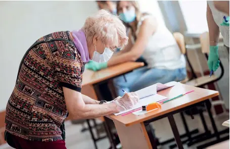  ??  ?? entretien
Avec Tatiana KastouévaJ­ean, chercheuse et directrice du Centre Russie/ NEI à l’Institut français des relations internatio­nales (IFRI) et auteure de La Russie de Poutine en 100 questions (Tallandier, à paraître en septembre 2020).