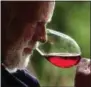  ?? DON RYAN, FILE — THE ASSOCIATED
PRESS ?? Winemaker David Lett savors the bouquet from a glass of Pinot Noir at his Eyrie Vinyards home in Dundee, Ore.