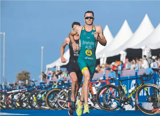  ?? Picture: DELLY CARR ?? Jake Birtwhistl­e on his way to a podium finish at the ITU World Triathlon Series grand final on the Gold Coast.