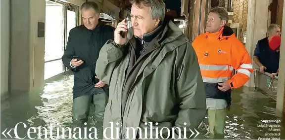  ??  ?? Sopralluog­o Luigi Brugnaro, 58 anni, sindaco di Venezia (Ansa)