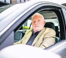  ?? FOTO: ANNE ORTHEN ?? Georg Jungbluth (77), der Vorsitzend­e des Seniorenra­ts, fährt gern Auto – und spricht sich gegen Tauglichke­itstests für Senioren aus.